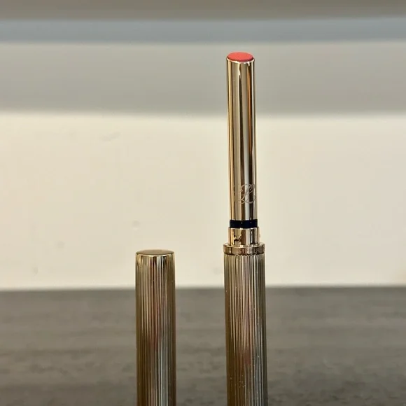 Estee Lauder Slim Lipstick - Vibrant Pink - Picture 5 of 6